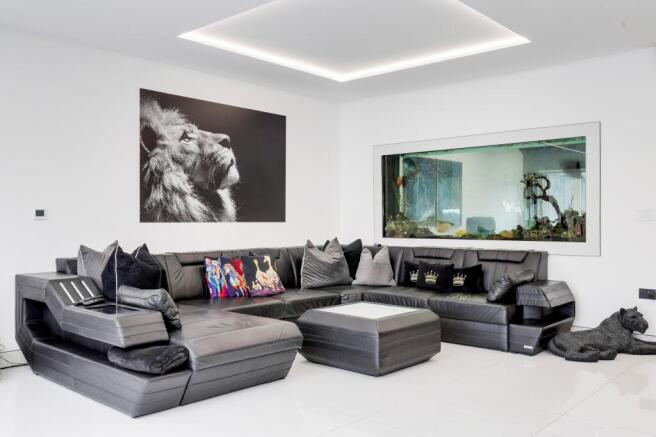 Kitchen, Lounge & Dining Area