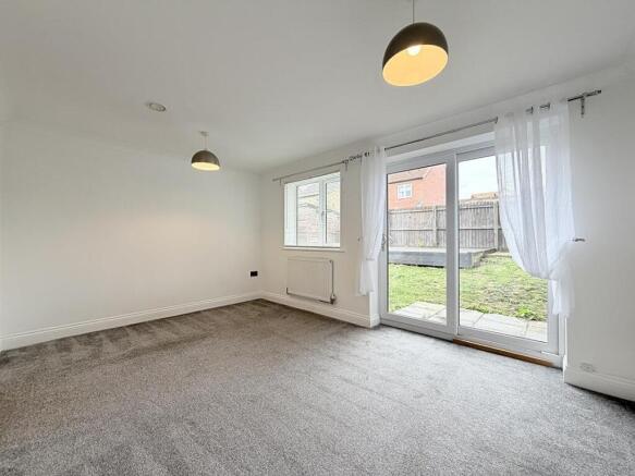 4 bed End of Terrace to rent Image 2
