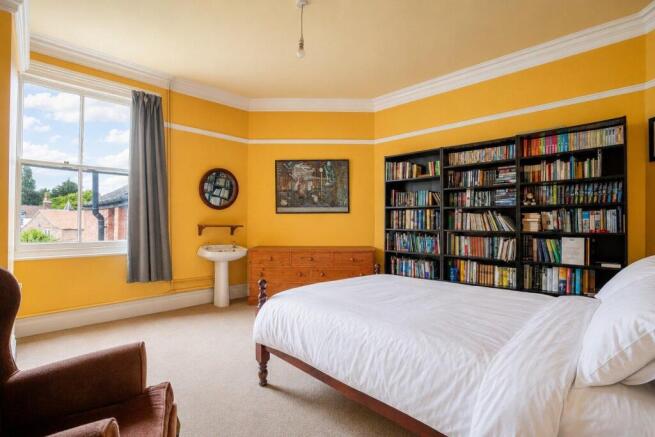 5 bed Semi-Detached for sale Image 10