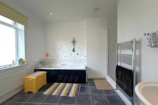 3 bed House for sale Image 9