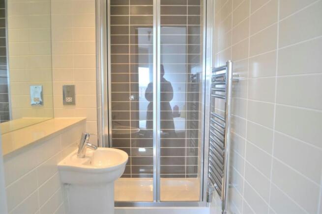 EN-SUITE SHOWER ROOM