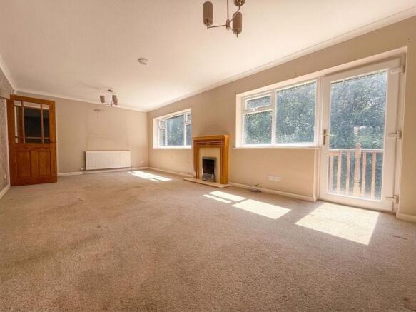 6 bed Detached for sale Image 9