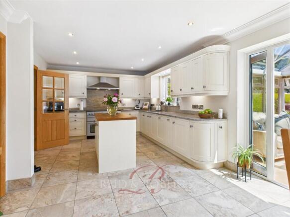 Kitchen/ Breakfast Room