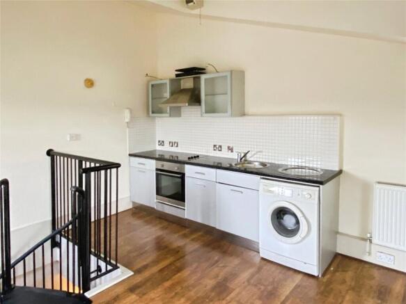 2 bed Apartment to rent Image 7