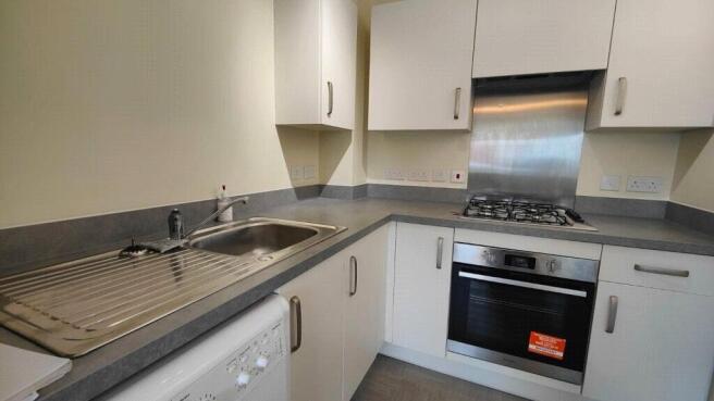 2 bed Semi-Detached to rent Image 5