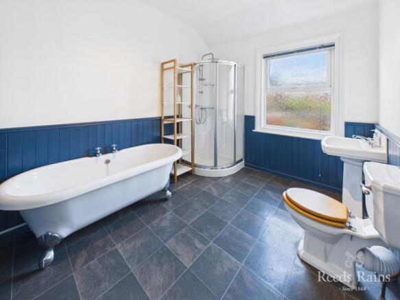 4 bed Semi-Detached for sale Image 11