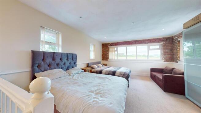 FIRST FLOOR BEDROOM