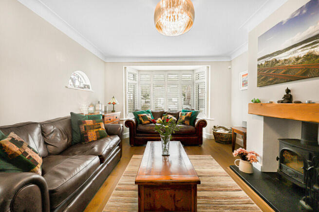 Thorington Avenue, Daws Heath photo 4