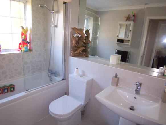 FAMILY BATHROOM