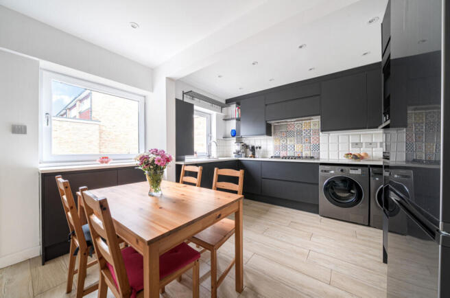 1355475-4-68cc7de...