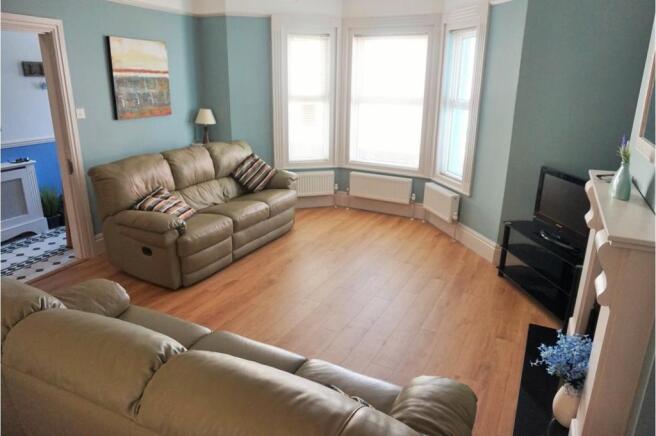 Lounge/Dining Room