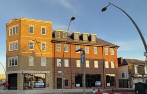 Flat 2, 38, High Road, Romford RM6 6PR