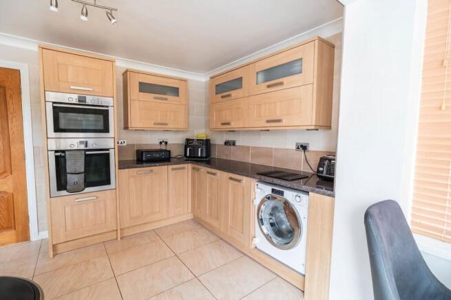 3 bed Semi-Detached for sale Image 9