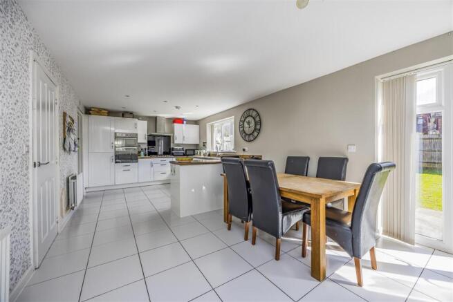 11 Henwood Grove, Clanfield-PorticoMarketing-SoldB