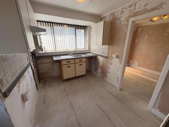 3 bed Semi-Detached for sale Image 8