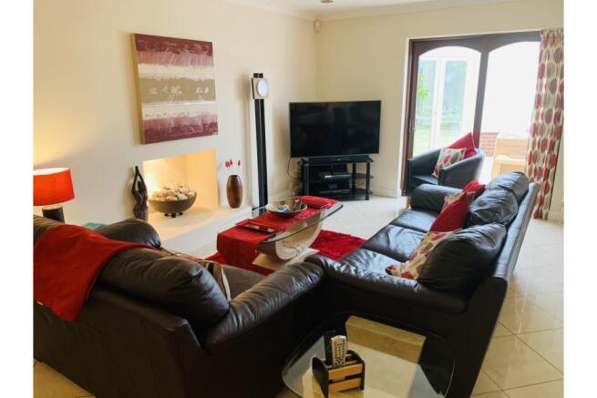 Lounge / Kitchen