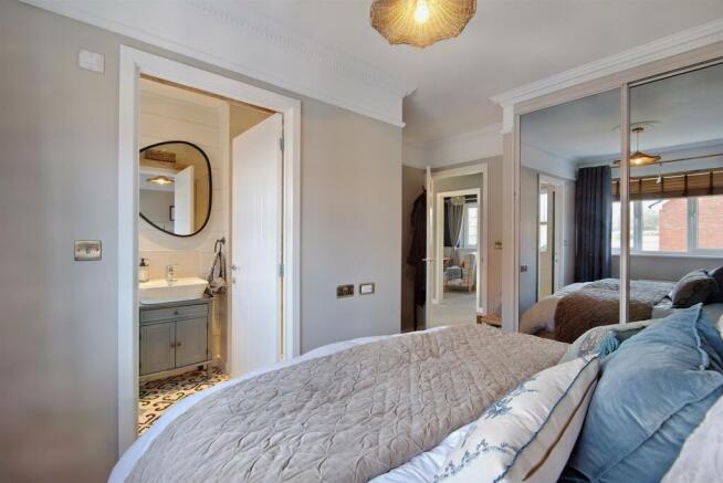 8545078-interior22-800.JPG