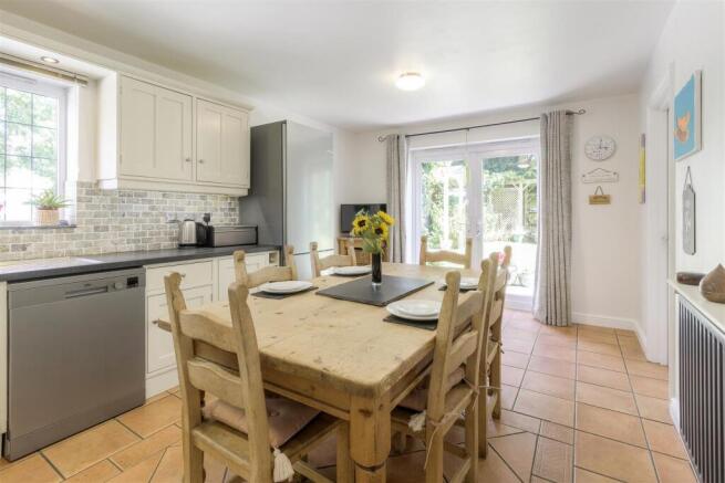 5 Garton Close