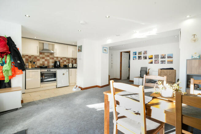 Living Room/Dinin...