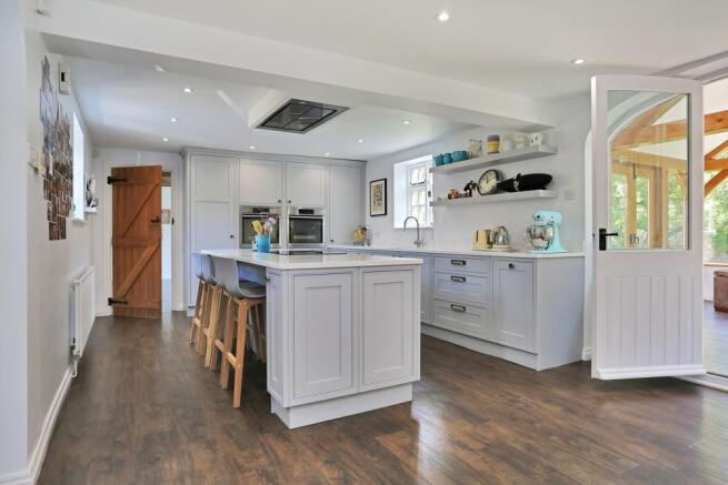 LIVING / DINING KITCHEN