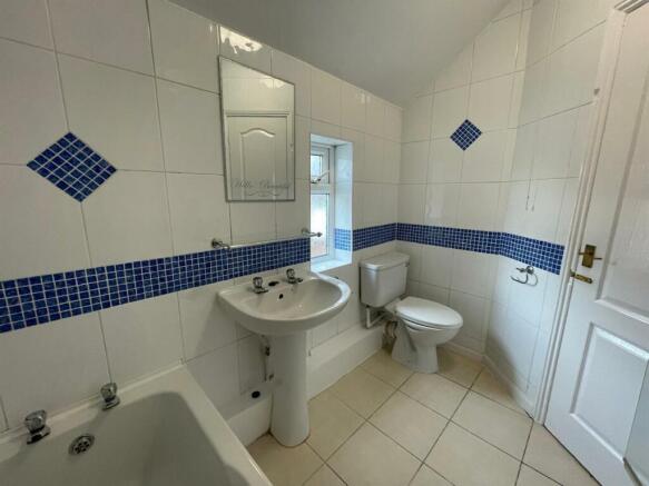 40 north bathroom 2.jpg