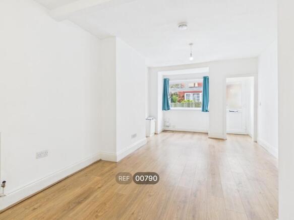 2 bed Terraced to rent Image 6