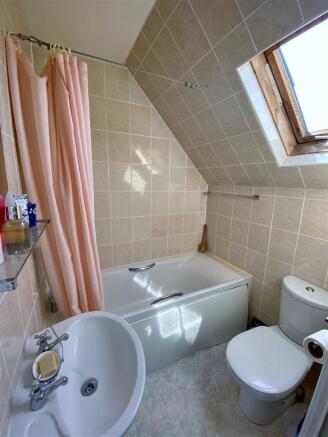 En-Suite Bathroom: