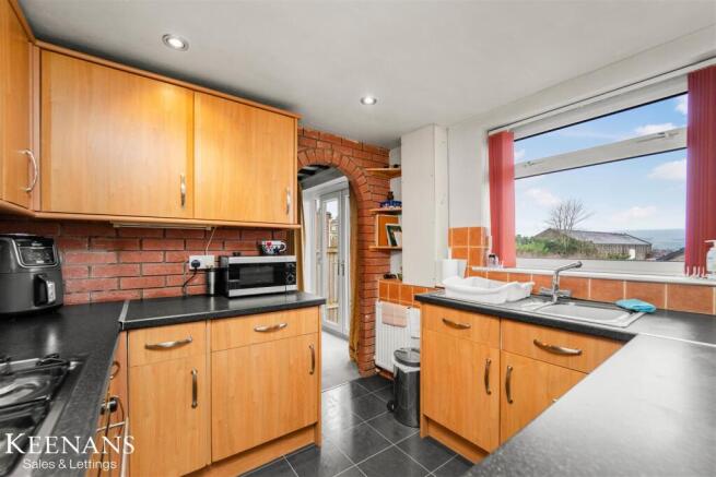 3 bed Semi-Detached for sale Image 4