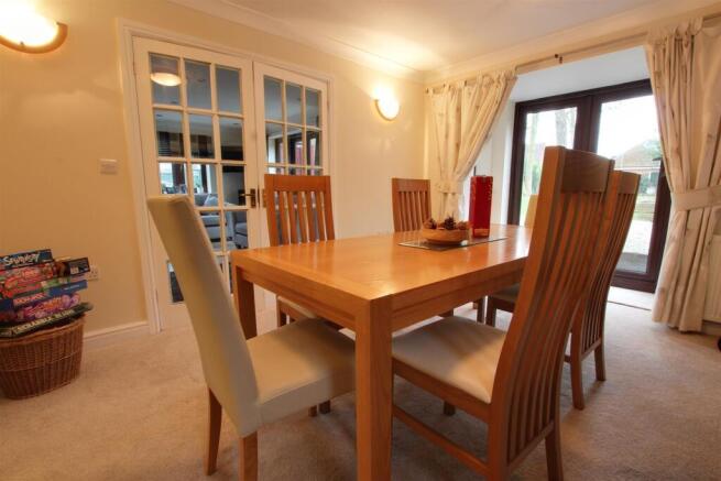 4 bed Detached for sale Image 5