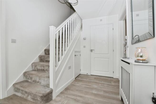 4 bed Detached for sale Image 6