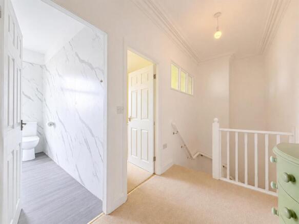 2 bed Flat for sale Image 8