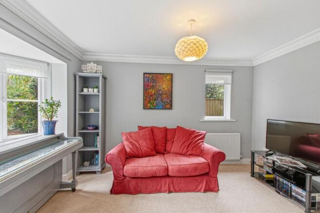 5 bed Detached for sale Image 8