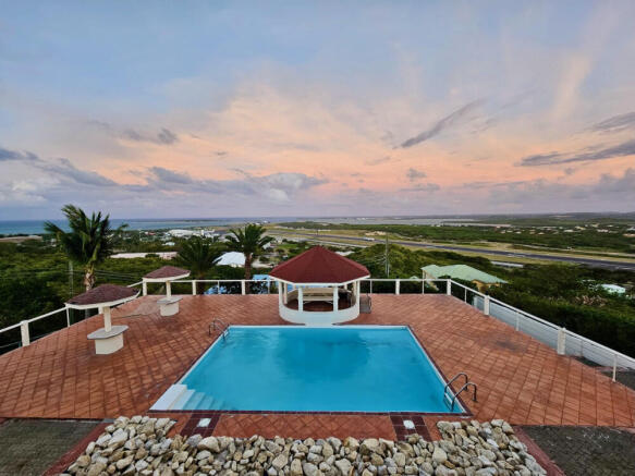 Pool and Views