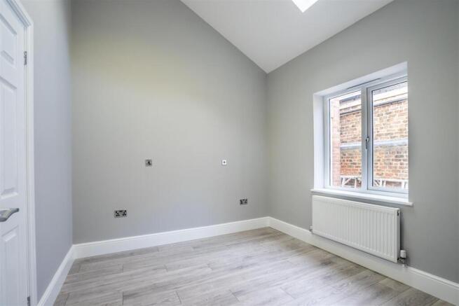 1 bed Apartment to rent Image 4
