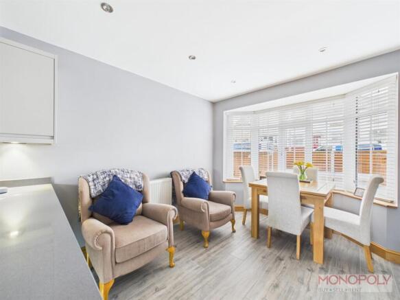 KITCHEN/ DINING ROOM