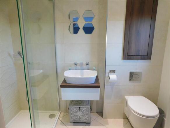 EN SUITE SHOWER ROOM
