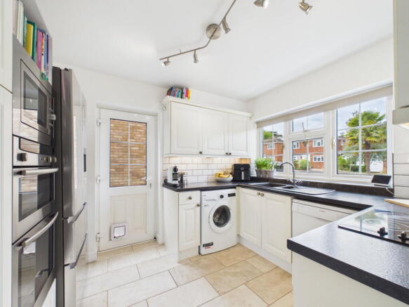 Challenor Close, Finchampstead, RG40 photo 4