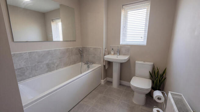 4 bed Detached for sale Image 8