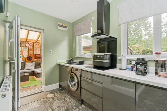 3 bed Semi-Detached for sale Image 6