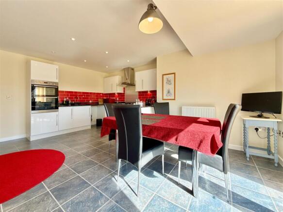 Dining Area Towards Kitchen.JPG