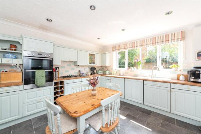 Kitchen/Breakfast Rm