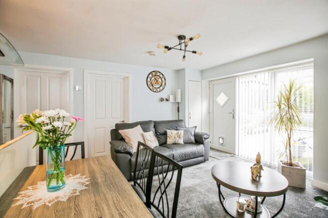 2 bed Flat for sale Image 6
