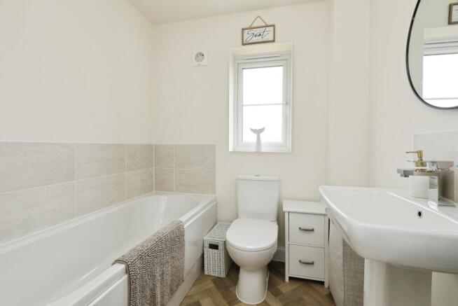 4 bed Detached for sale Image 8