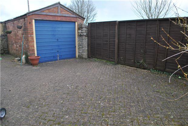 Garage/Driveway