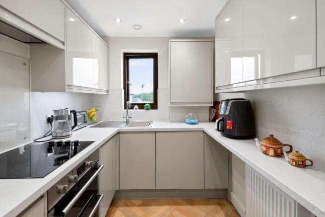 flat4-25euclidcourt-2.jpg