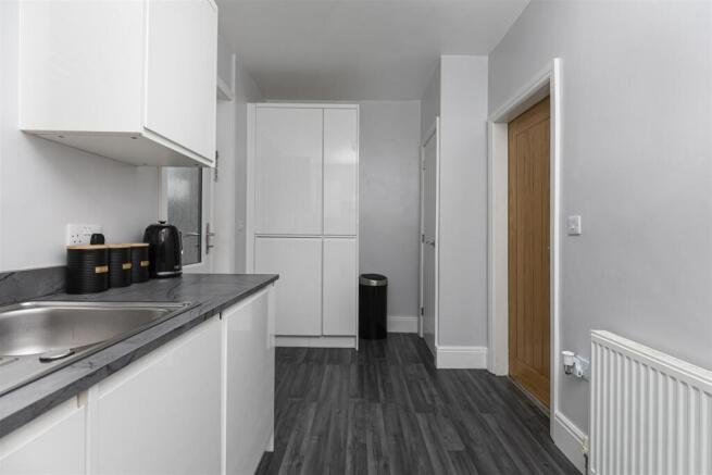3 bed Semi-Detached for sale Image 9