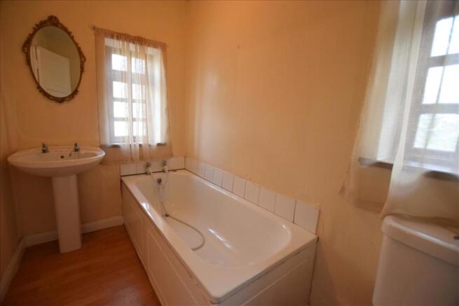 FAMILY BATHROOM