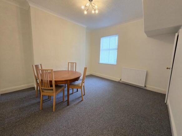 2 bed Maisonette to rent Image 6