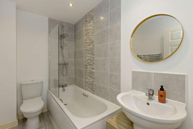 3 bed Town House for sale Image 9