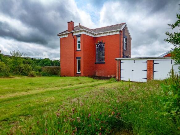 5 bed Detached for sale Image 5